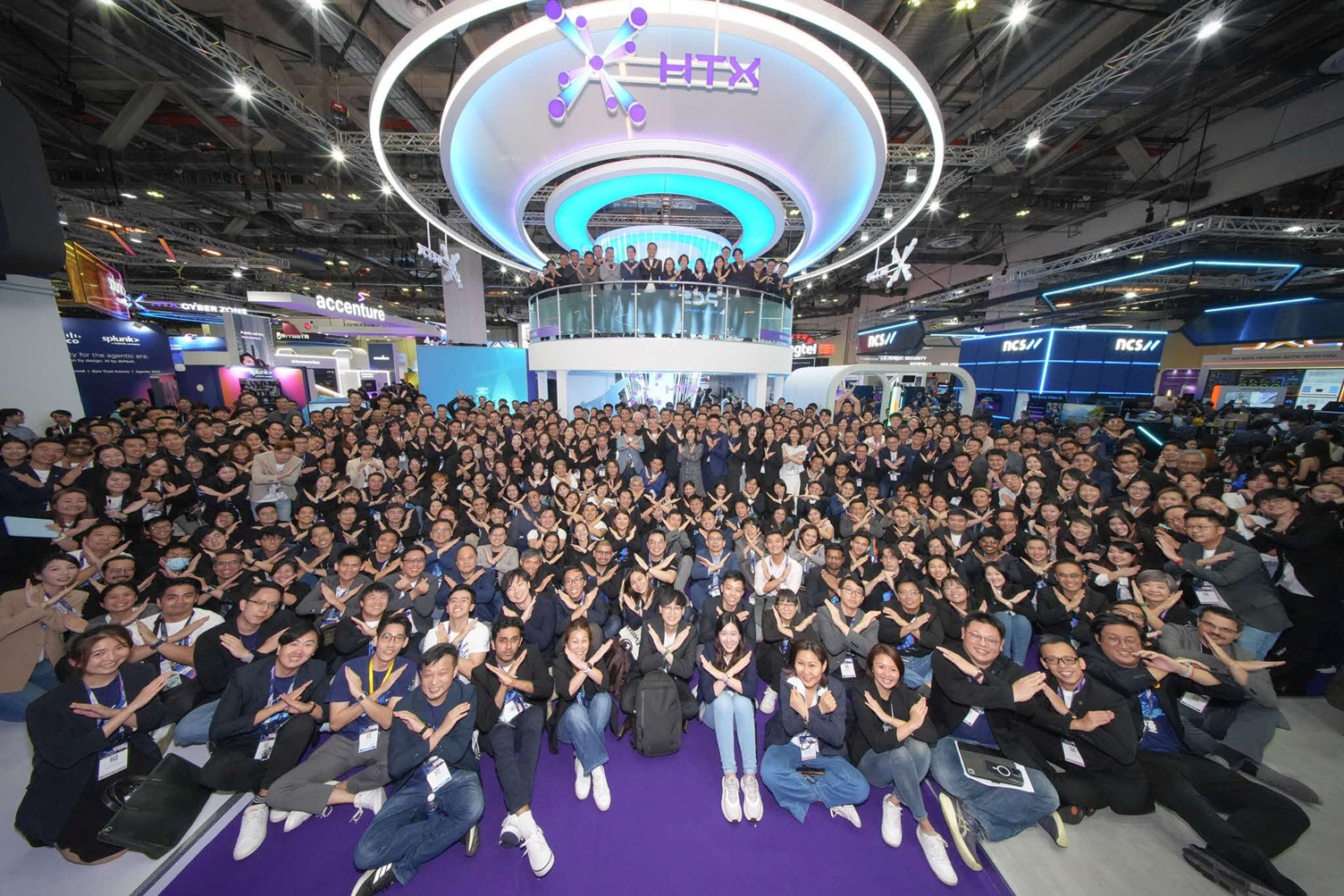 Large group of people.